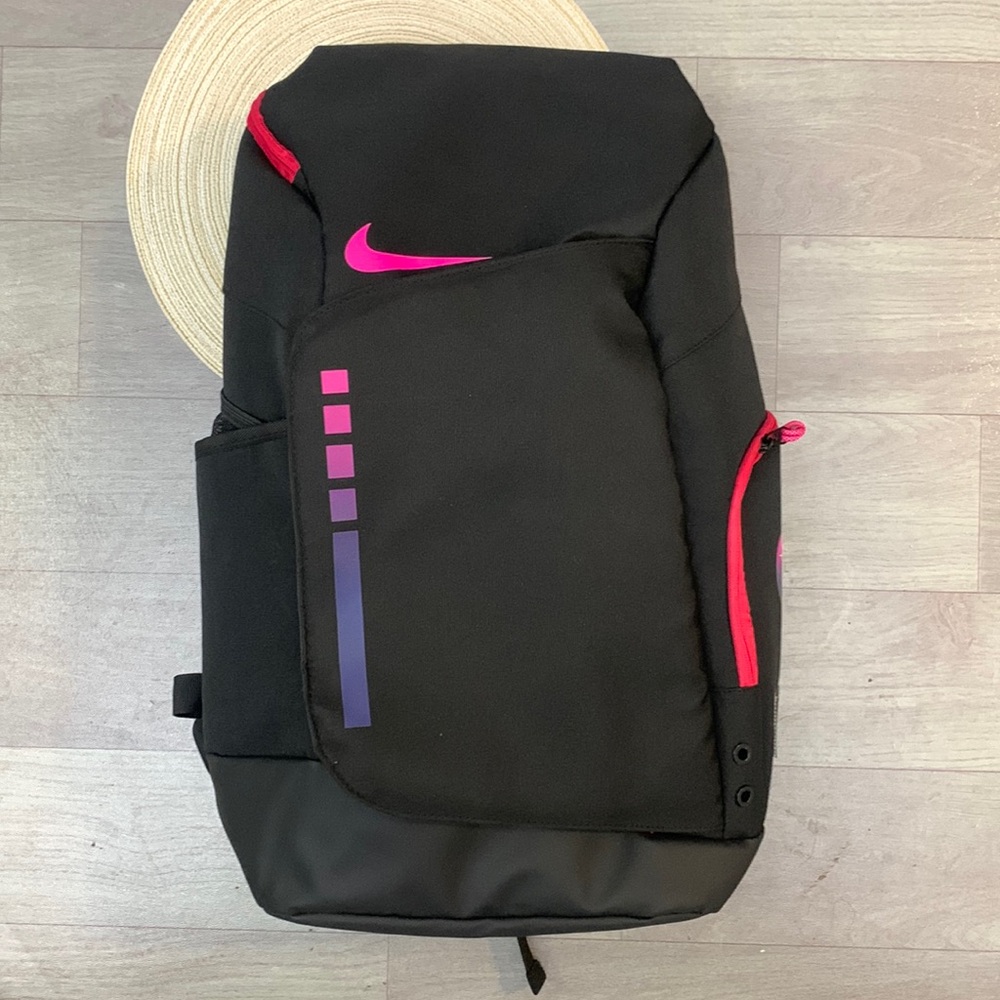 Trendy Nike air cushion shoulder strap basketball backpack with large capacity